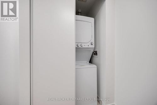 1602 - 86 Dundas Street E, Mississauga, ON -  Photo Showing Laundry Room