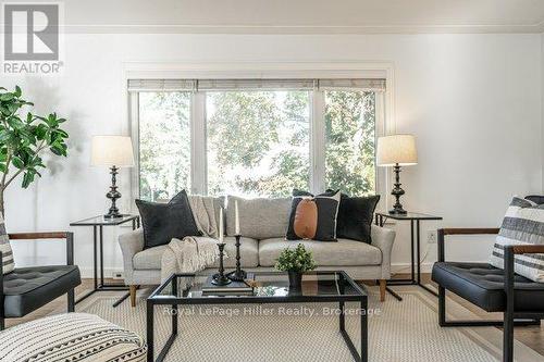 335 Britannia Street, Stratford, ON - Indoor Photo Showing Living Room
