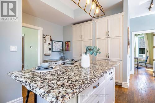 17 Francis Street, Kawartha Lakes, ON - Indoor Photo Showing Kitchen With Upgraded Kitchen