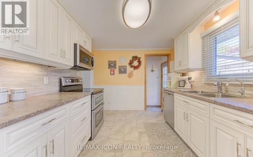 55 Gracefield Crescent, Kitchener, ON - Indoor Photo Showing Kitchen With Double Sink