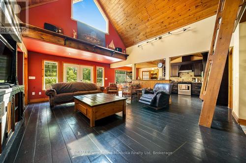246 High Street, Georgian Bay (Freeman), ON - Indoor Photo Showing Living Room