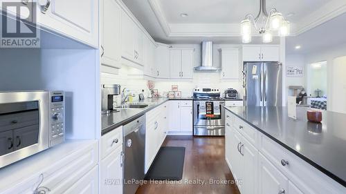 13 - 33 Fairhaven Lane, Goderich (Goderich (Town)), ON - Indoor Photo Showing Kitchen