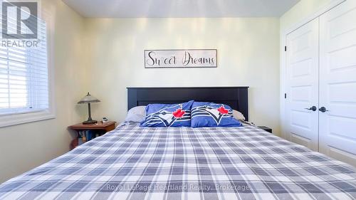13 - 33 Fairhaven Lane, Goderich (Goderich (Town)), ON - Indoor Photo Showing Bedroom
