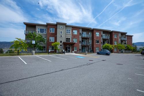 307-985 Academy Way  Kelowna, BC V1V 3C8