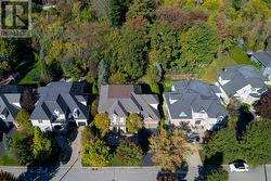 562 GLADWYNE COURT  Mississauga, ON L5H 4L4