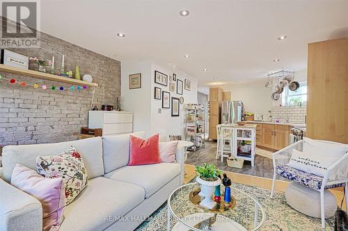 1926 Gerrard Street E, Toronto, ON 