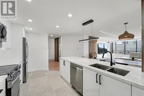 712 - 7420 Bathurst Street, Vaughan, ON - Indoor Photo Showing Kitchen With Stainless Steel Kitchen With Double Sink With Upgraded Kitchen