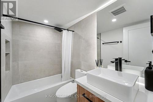 712 - 7420 Bathurst Street, Vaughan, ON - Indoor Photo Showing Bathroom
