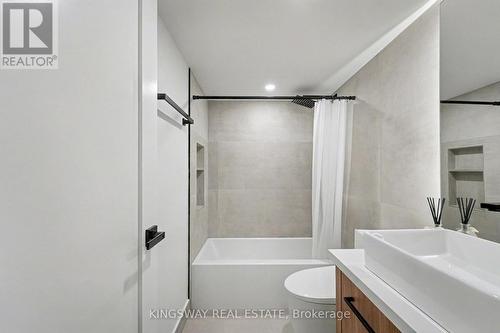 712 - 7420 Bathurst Street, Vaughan, ON - Indoor Photo Showing Bathroom