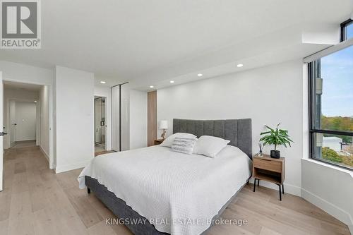 712 - 7420 Bathurst Street, Vaughan, ON - Indoor Photo Showing Bedroom