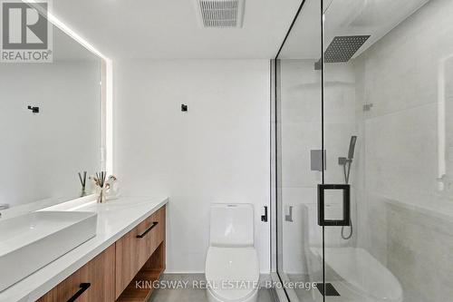 712 - 7420 Bathurst Street, Vaughan, ON - Indoor Photo Showing Bathroom
