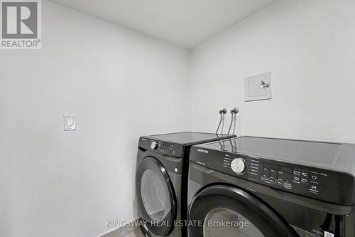 712 - 7420 Bathurst Street, Vaughan, ON - Indoor Photo Showing Laundry Room