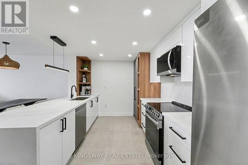 712 - 7420 Bathurst Street, Vaughan, ON - Indoor Photo Showing Kitchen With Upgraded Kitchen