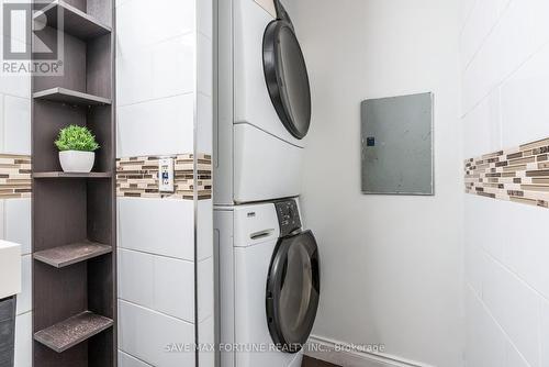 1006 - 330 Rathburn Road W, Mississauga, ON - Indoor Photo Showing Laundry Room