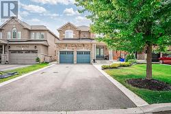 19 CORNER BROOK CRESCENT  Vaughan, ON L4H 0J7