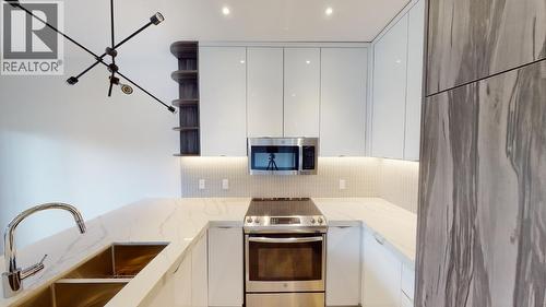 Kitchen - 7291 Prospector Avenue Unit# 401, Radium Hot Springs, BC - Indoor Photo Showing Kitchen With Upgraded Kitchen