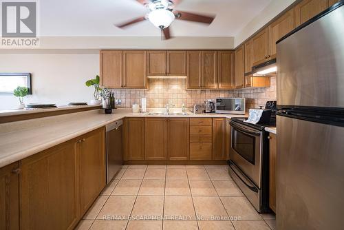 4106 Kryzan Drive, Burlington, ON - Indoor Photo Showing Kitchen
