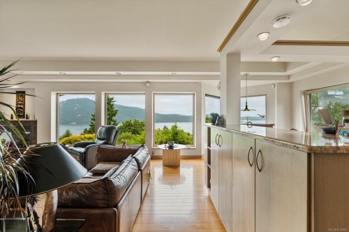 11406 Sycamore Dr, North Saanich, BC 