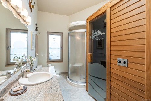 11406 Sycamore Dr, North Saanich, BC 