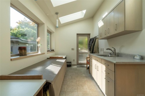 11406 Sycamore Dr, North Saanich, BC 