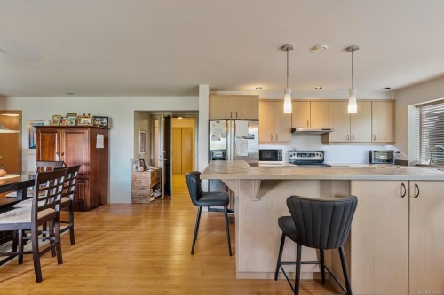 11406 Sycamore Dr, North Saanich, BC 