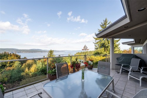 11406 Sycamore Dr, North Saanich, BC 