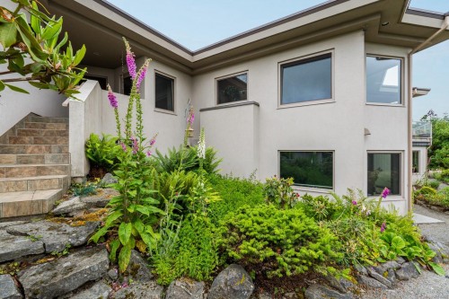 11406 Sycamore Dr, North Saanich, BC 