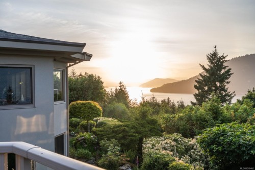 11406 Sycamore Dr, North Saanich, BC 