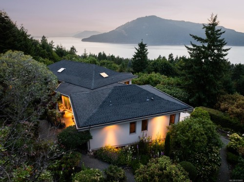 11406 Sycamore Dr, North Saanich, BC 