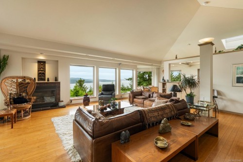 11406 Sycamore Dr, North Saanich, BC 