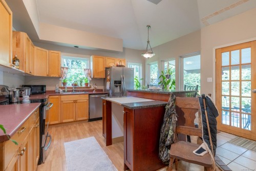 A-280 Binnacle Rd, Bamfield, BC - Indoor Photo Showing Kitchen