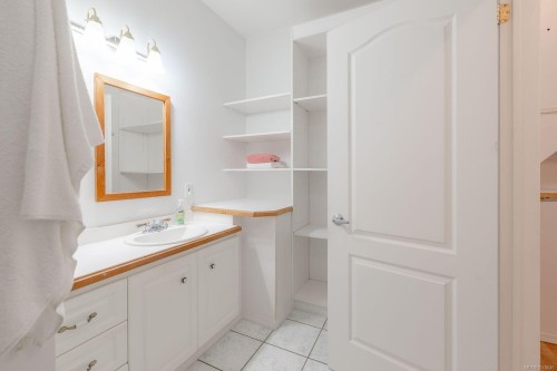A-280 Binnacle Rd, Bamfield, BC - Indoor Photo Showing Bathroom