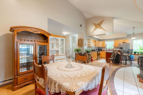 A-280 Binnacle Rd, Bamfield, BC - Indoor Photo Showing Dining Room