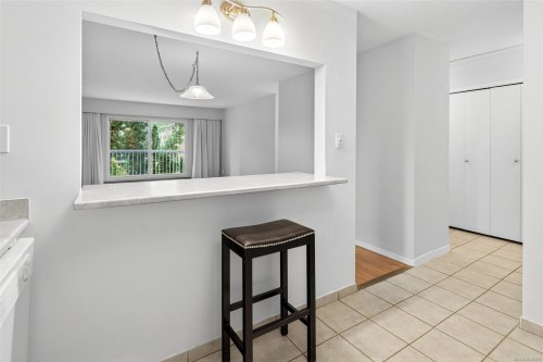 201-1188 Yates St, Victoria, BC - Indoor