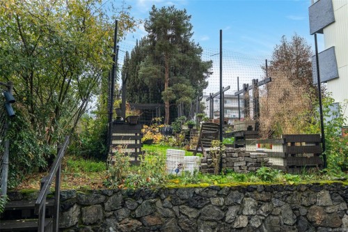 201-1188 Yates St, Victoria, BC - Outdoor