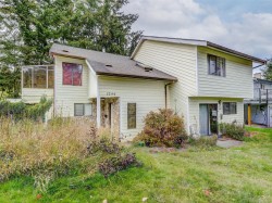 1544 Granada Cres  Saanich, BC V8N 2B8