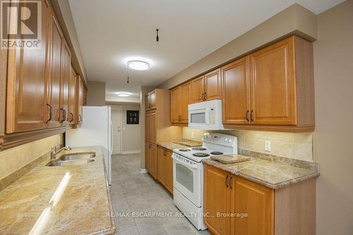 202 - 990 Golf Links Road, Hamilton, ON - Indoor Photo Showing Kitchen With Double Sink