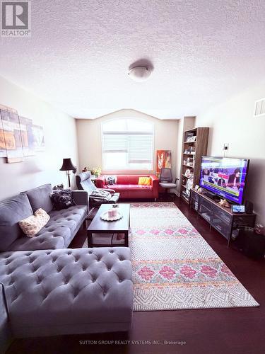 693 Doon South Drive, Kitchener, ON - Indoor Photo Showing Living Room