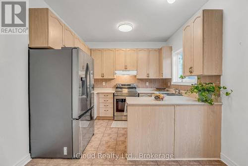 18 Daiseyfield Crescent, Vaughan, ON - Indoor Photo Showing Kitchen