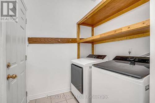 18 Daiseyfield Crescent, Vaughan, ON - Indoor Photo Showing Laundry Room