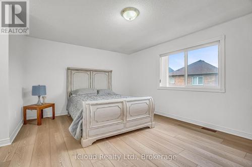 18 Daiseyfield Crescent, Vaughan, ON - Indoor Photo Showing Bedroom