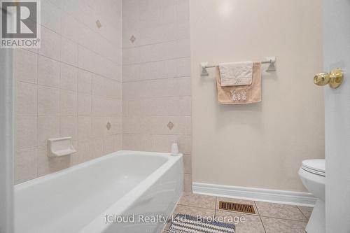 18 Daiseyfield Crescent, Vaughan, ON - Indoor Photo Showing Bathroom