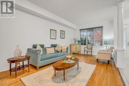 18 Daiseyfield Crescent, Vaughan, ON - Indoor Photo Showing Living Room