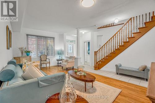 18 Daiseyfield Crescent, Vaughan, ON - Indoor Photo Showing Living Room
