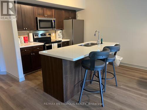 2030-31 - 90 Highland Drive, Oro-Medonte, ON - Indoor Photo Showing Kitchen With Double Sink
