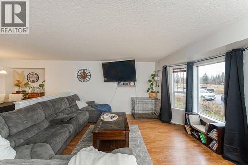 8311 Flamingo Road, Prince George, BC - Indoor Photo Showing Living Room