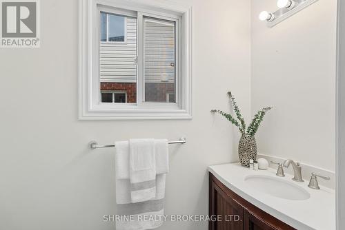 899 Bradshaw Crescent, London North (North C), ON - Indoor Photo Showing Bathroom