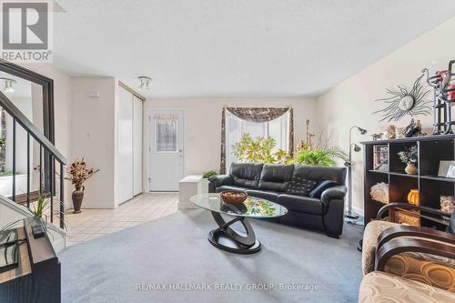 941 Cookshire Crescent, Ottawa, ON - Indoor Photo Showing Living Room