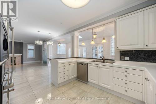 138 Elgin Mills Road W, Richmond Hill, ON - Indoor Photo Showing Kitchen With Double Sink