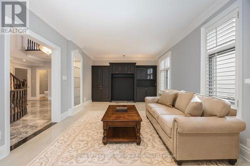 138 Elgin Mills Road W, Richmond Hill, ON - Indoor Photo Showing Living Room